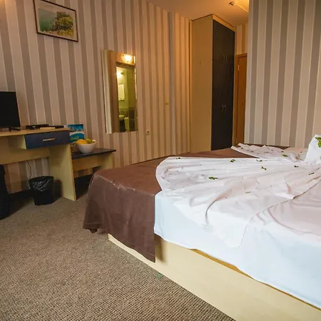 Hotel Bohemi And Free Parking Sunny Beach