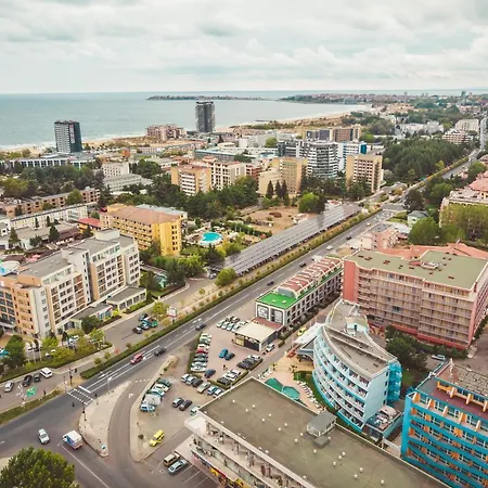 Bohemi And Free Parking 3*