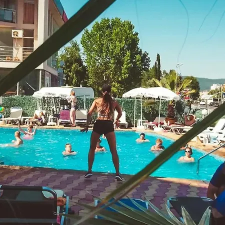 Bohemi And Free Parking 3*