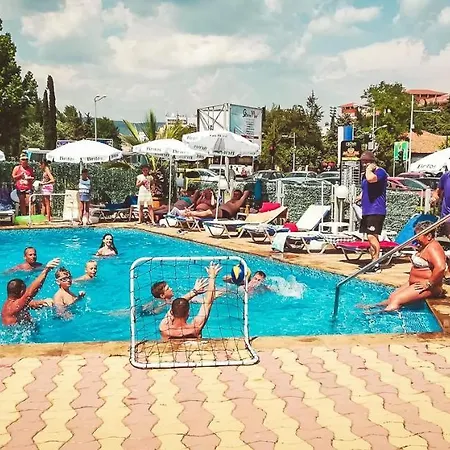 Bohemi And Free Parking Hotell