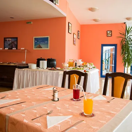 Hotel Bohemi And Free Parking 3*