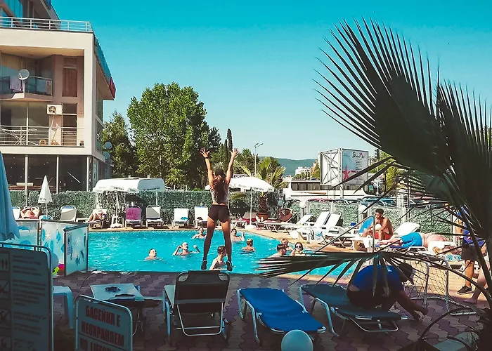 Ξενοδοχείο Bohemi 3*